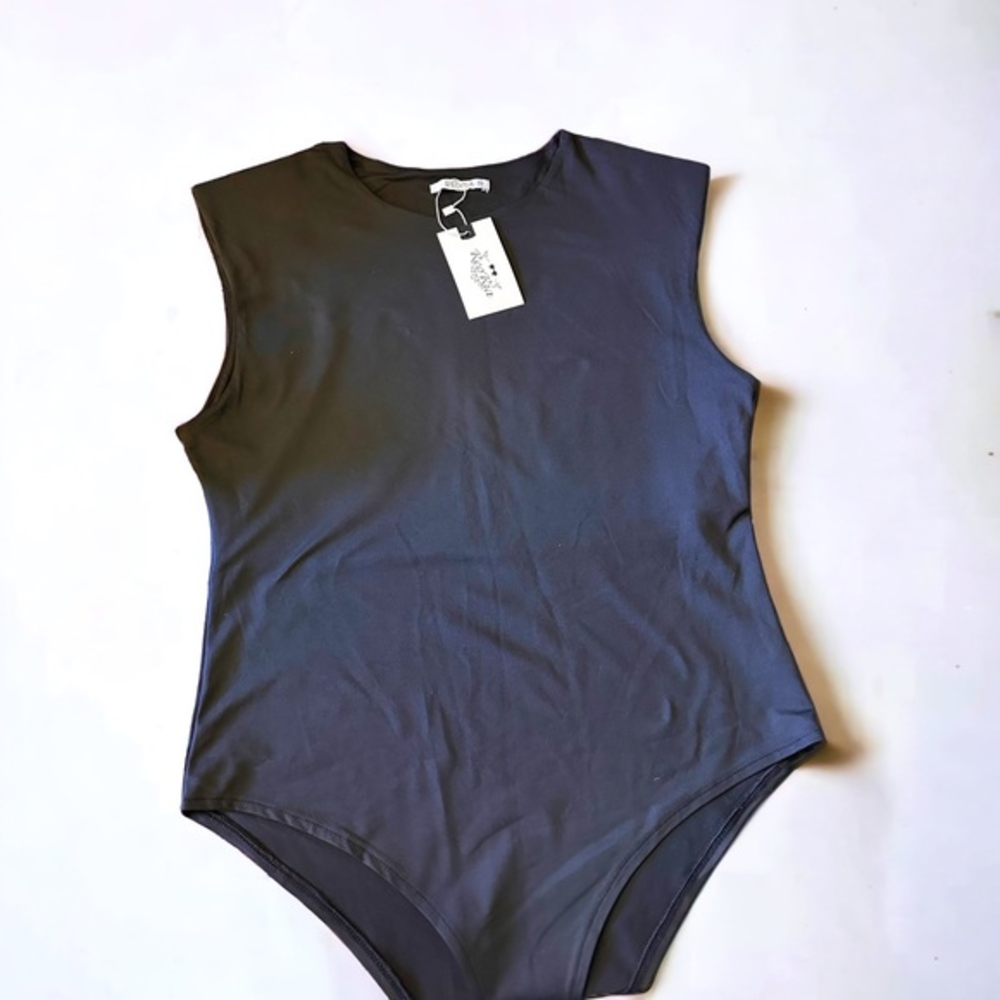 ReoRia size XLblack scope neck short sleeve with shoulder pads bodysuit NWT